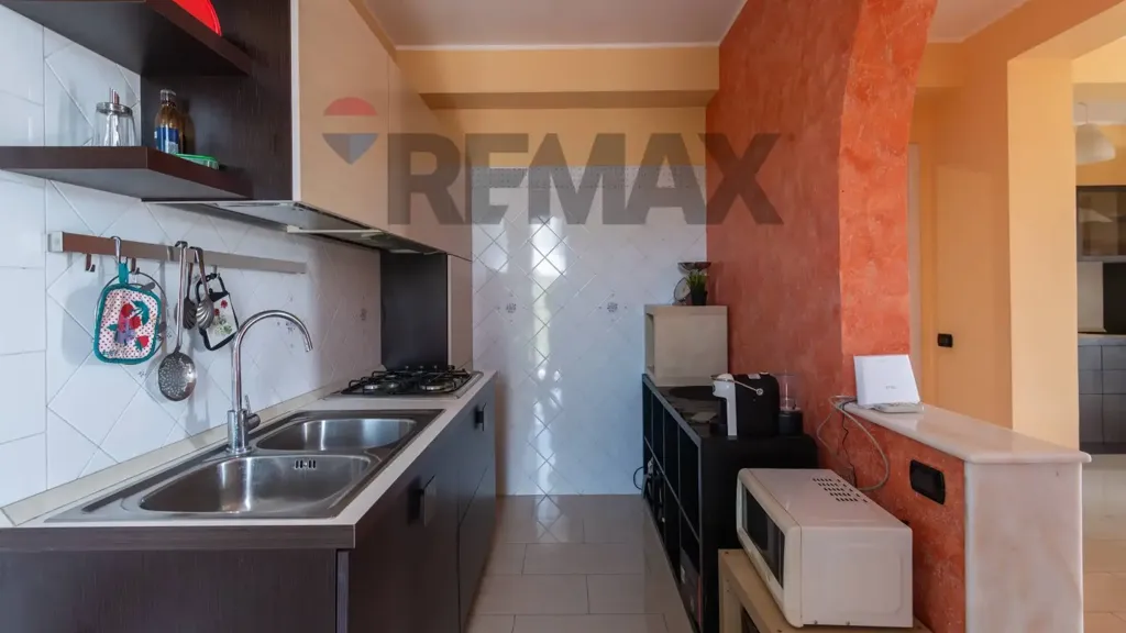 Köök - Spacious Apartment with Triple Exposure in Lentini
