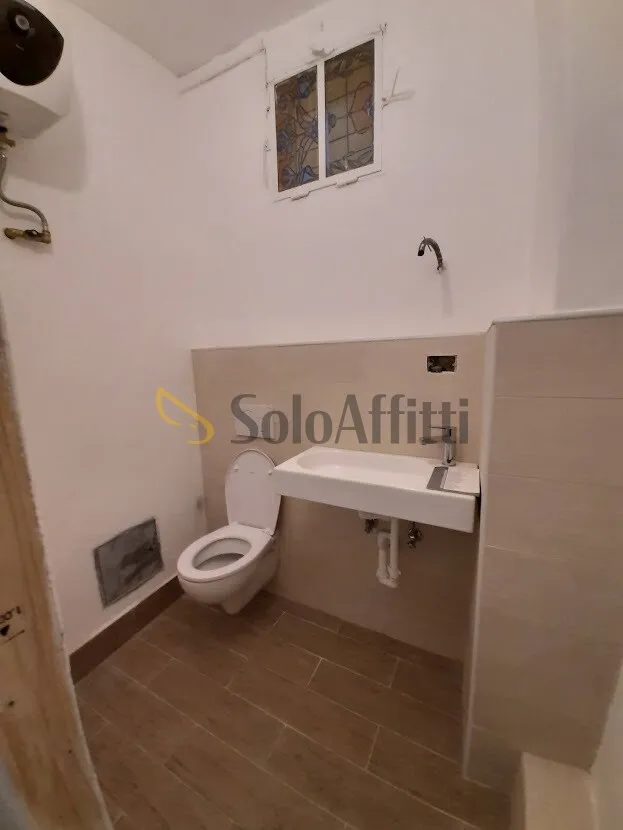 Salles de bain - Commercial Space with Street Frontage in Florence