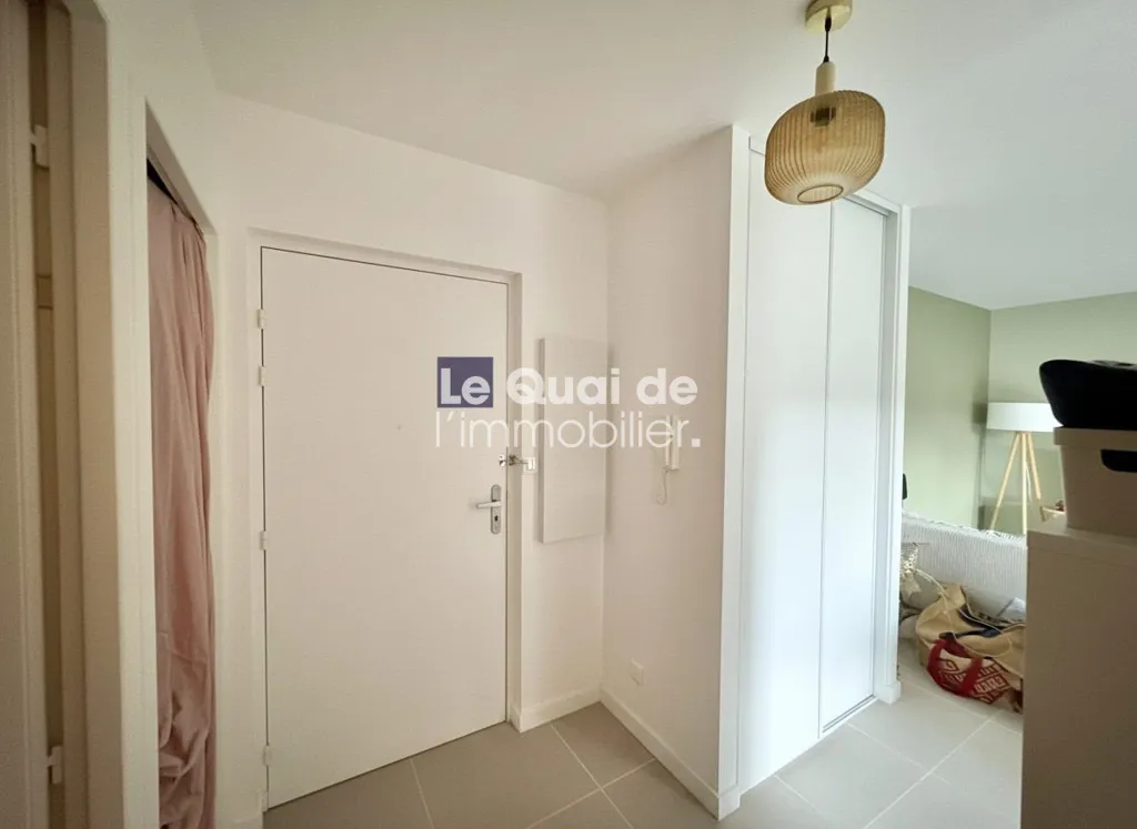 Esik - Renovated 2-Bed Flat with Balcony in Crolles
