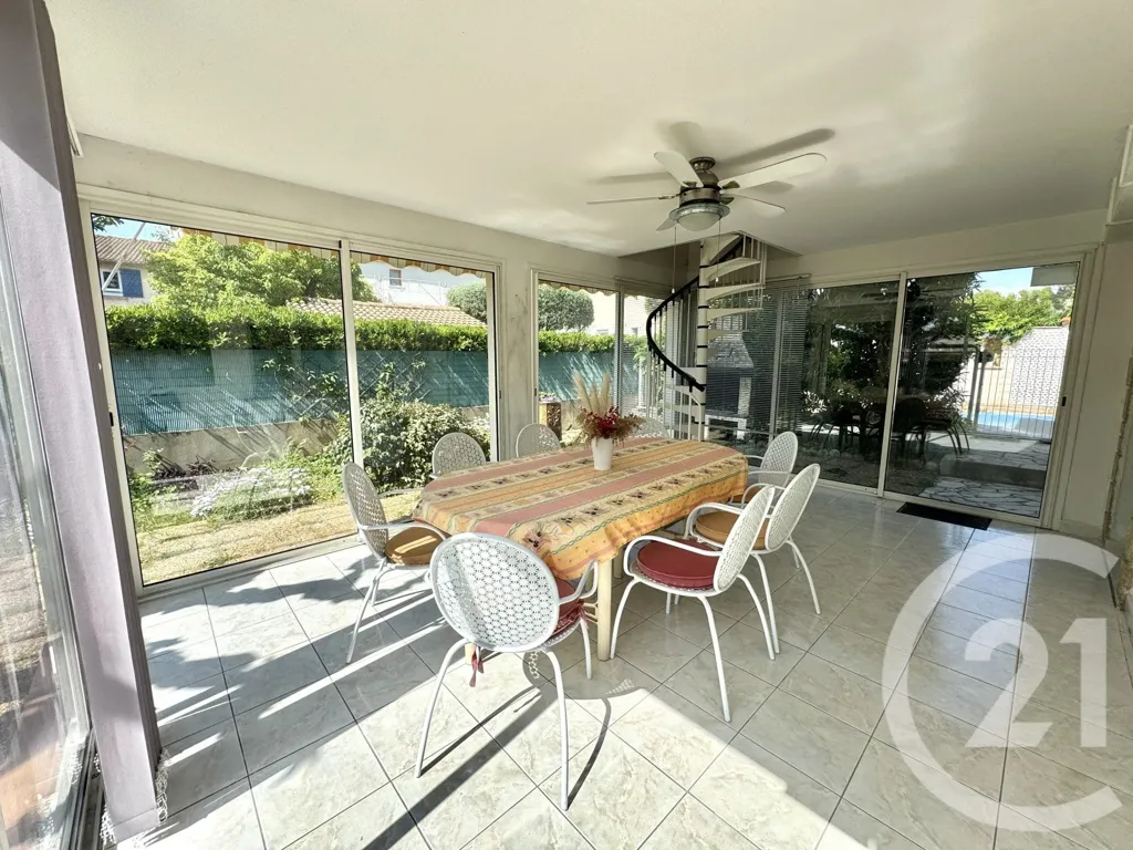 Terrasse - Villa Modulable avec Piscine à Mireval