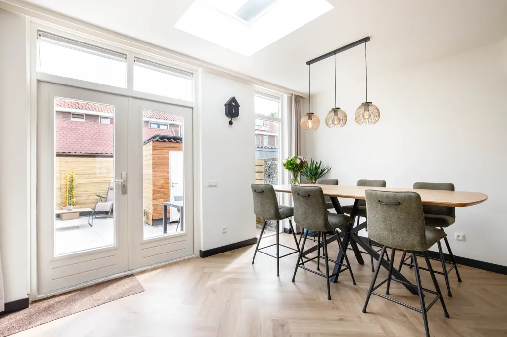 Salle à manger - Modernised Townhouse with Rooftop Space in Gouda