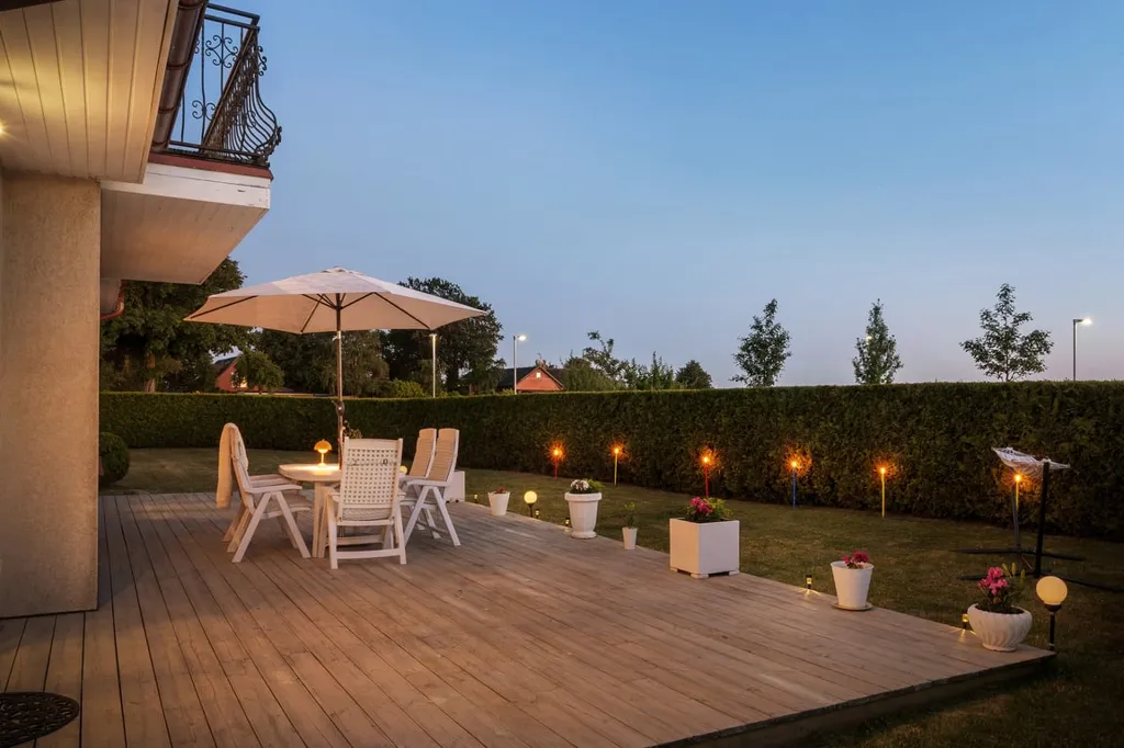 Terrasse - Corner Plot Stone House with Garden in Quiet Location