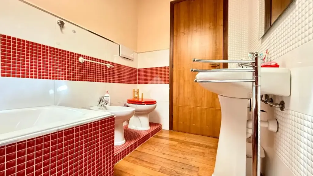 Salles de bain - 4-Bedroom Apartment with Balcony in Vigasio