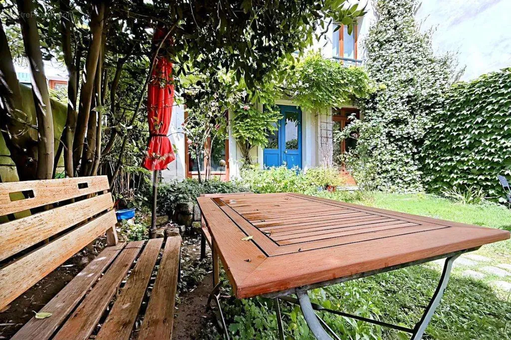 Aed - Compact Parisian Flat with Garden in Jourdain