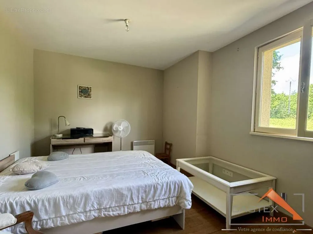 Bedrooms - Charm House with Garden near Pyrénées