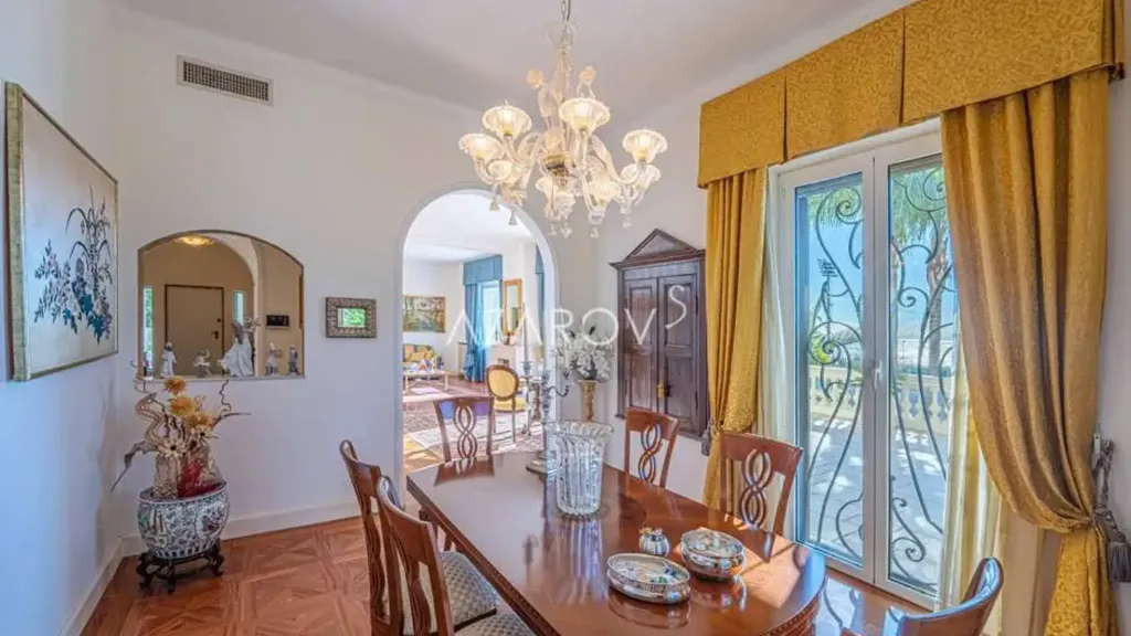 Salle à manger - Villa with Sea View in Sanremo