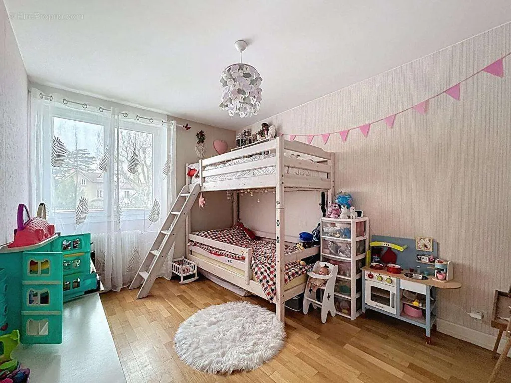 4-room apartment in Tassin-La-Demi-Lune