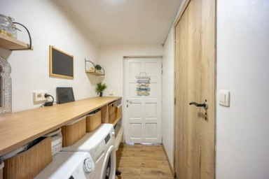Pesuköök - Charming House with Terrace in Semi-Detached Setting
