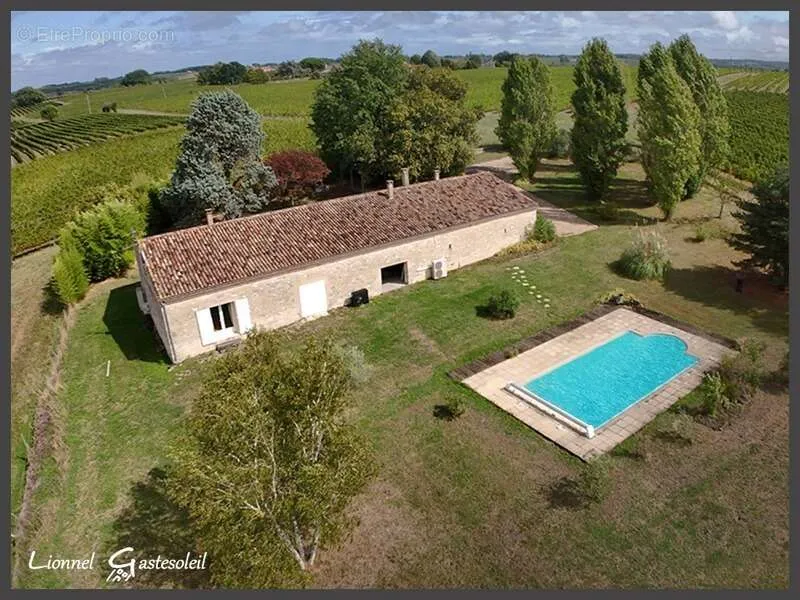 Õhuvaade - Charming Stone House with Pool in Gironde