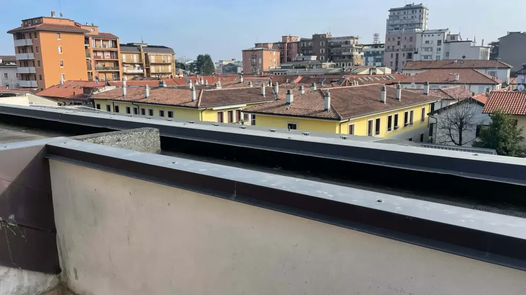 Rõdu - Mansarded Apartment with Balcony in Seregno