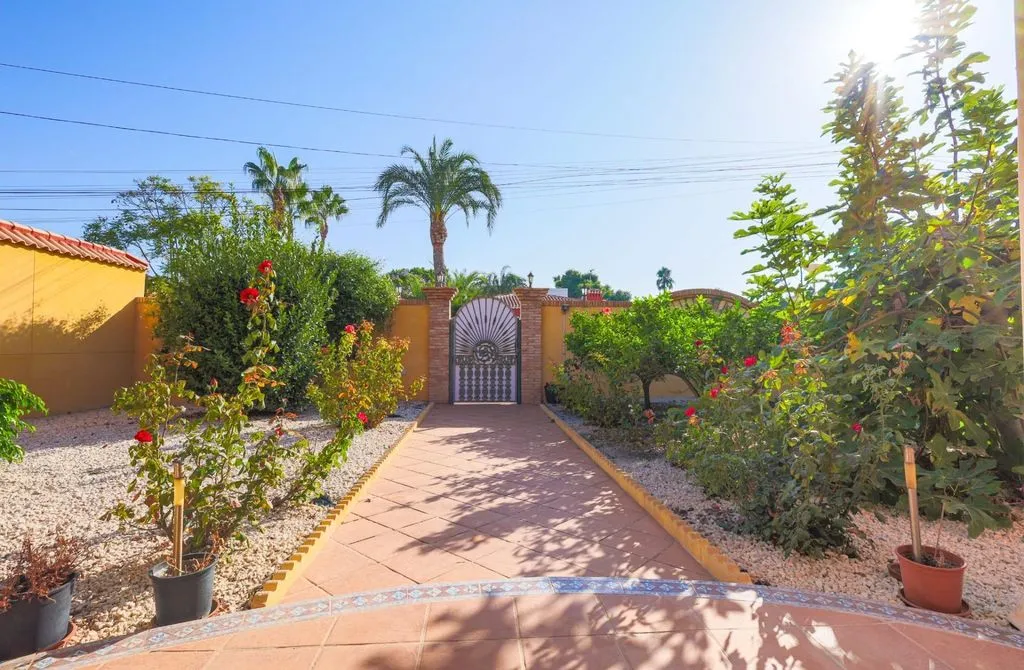 Jardin - Luxury Villa with Pool in Torrevieja