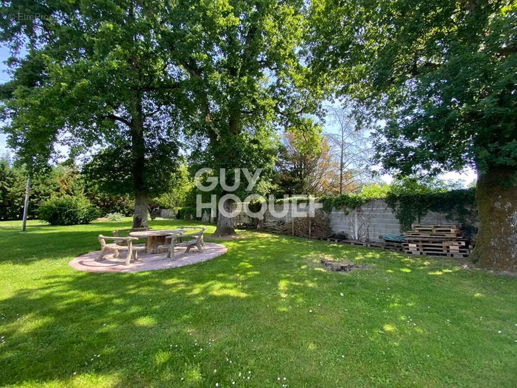 Garden - Spacious House with Pool near Libourne