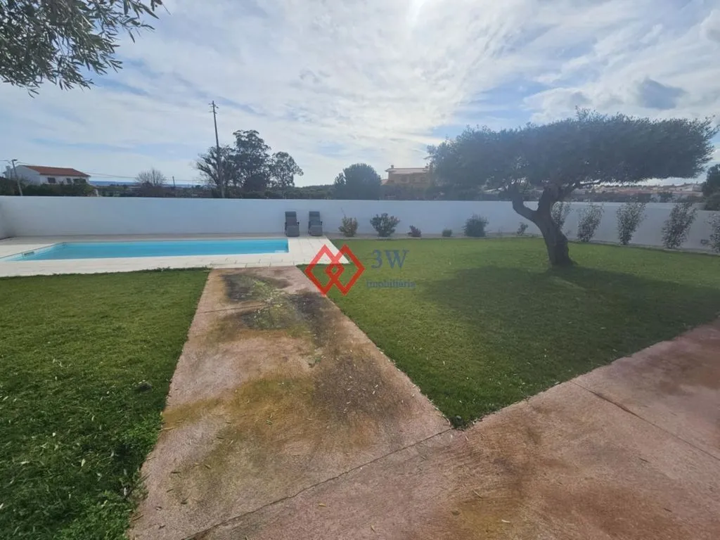Pool - Luxury House with Pool in Entroncamento
