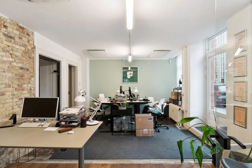 Bureau - Corner Commercial Unit with City Views in Copenhagen