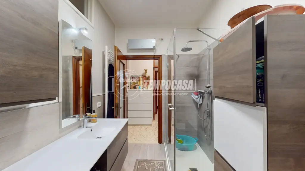 Salles de bain - Spacious Apartment with Balcony in Carpi