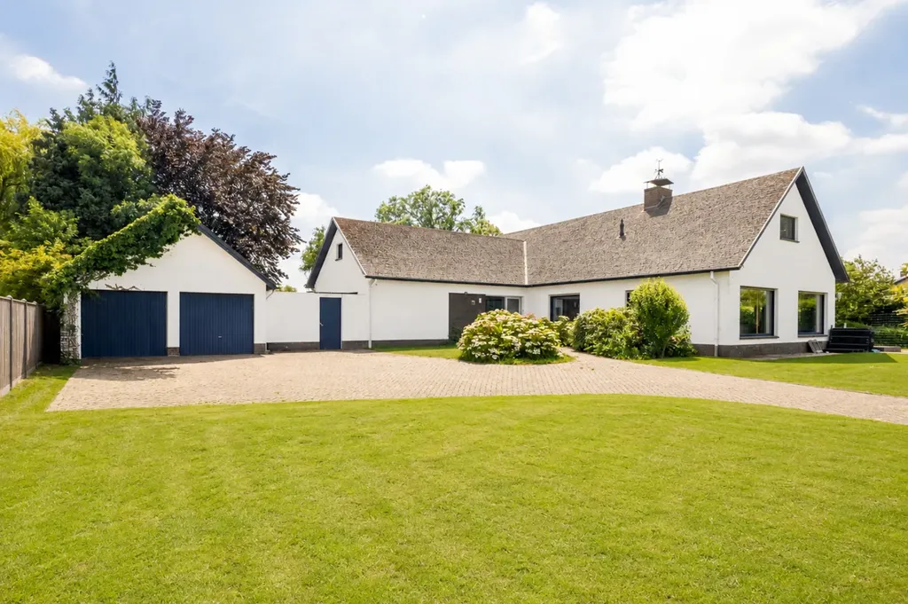 Välivaade - Spacious Detached House with River View in Westdorpe