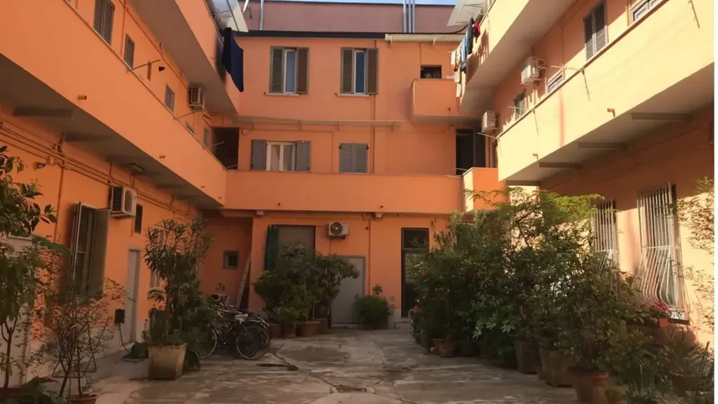Aed - Two-Bedroom Apartment with Courtyard View in Milan