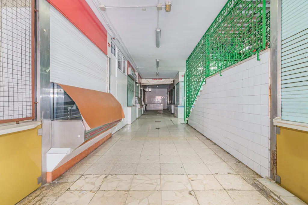 Garage - Edified Plot with Market in Málaga