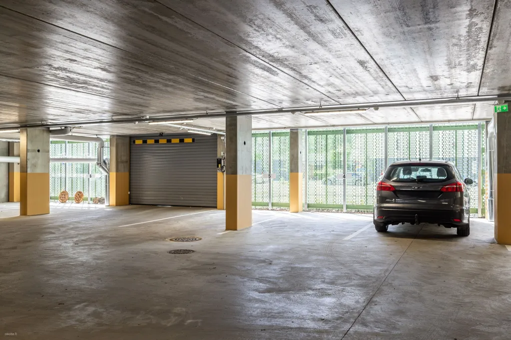 Garage - Spacious Apartment with Sauna in Niittykumpu