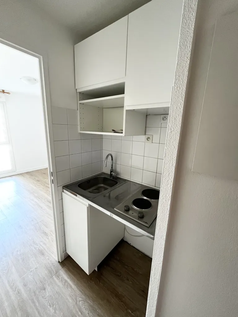 Cuisine - Studio avec Ascenseur au Faubourg de l'Arche, Courbevoie