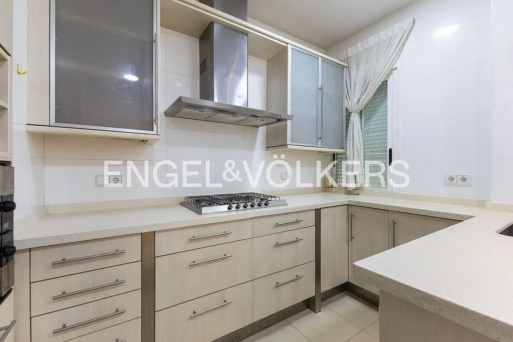 Cuisine - Apartment with Balcony in Gran Vía, Valencia