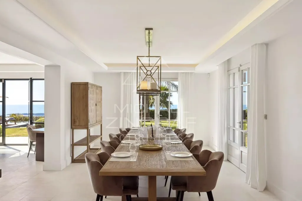 Salle à manger - Villa avec Vue Panoramique sur la Mer à SuperCannes