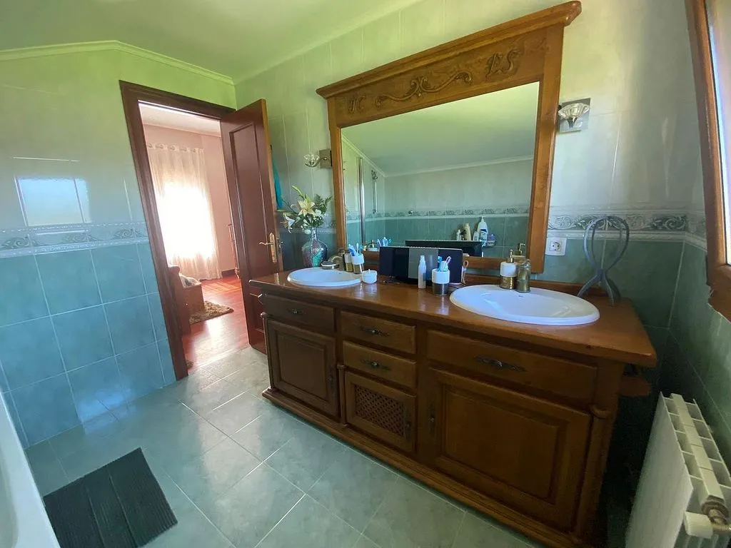 Bathrooms - Chalet with Pool and Terraces in Islares