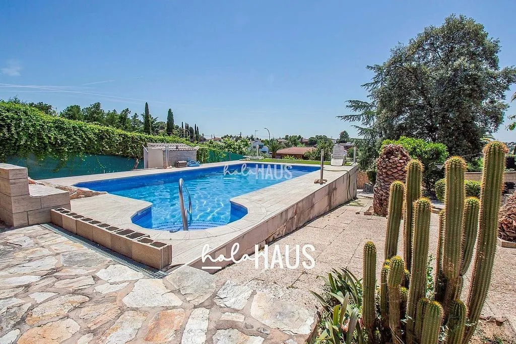 Pool - Chalet with Pool and Terrace in Calalberche