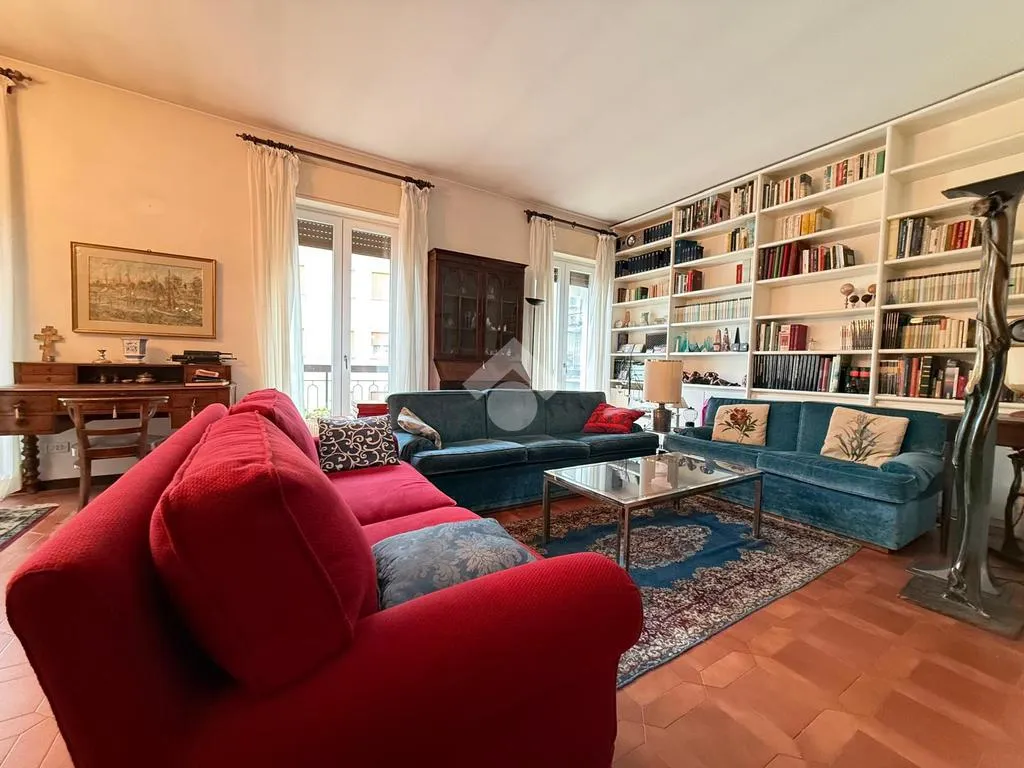 Séjour - Apartment with Balcony and Garden in Brescia