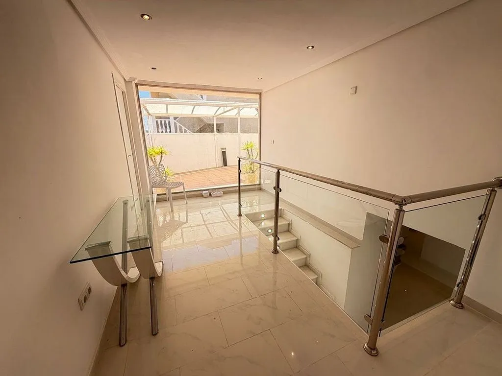Pièces - House with Pool and Garden in Orihuela