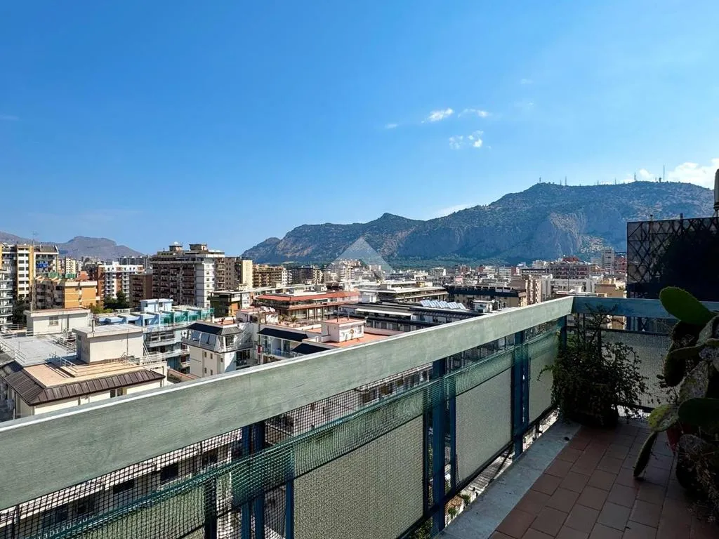 Balcony - Panoramic 3-Bedroom Apartment in Palermo