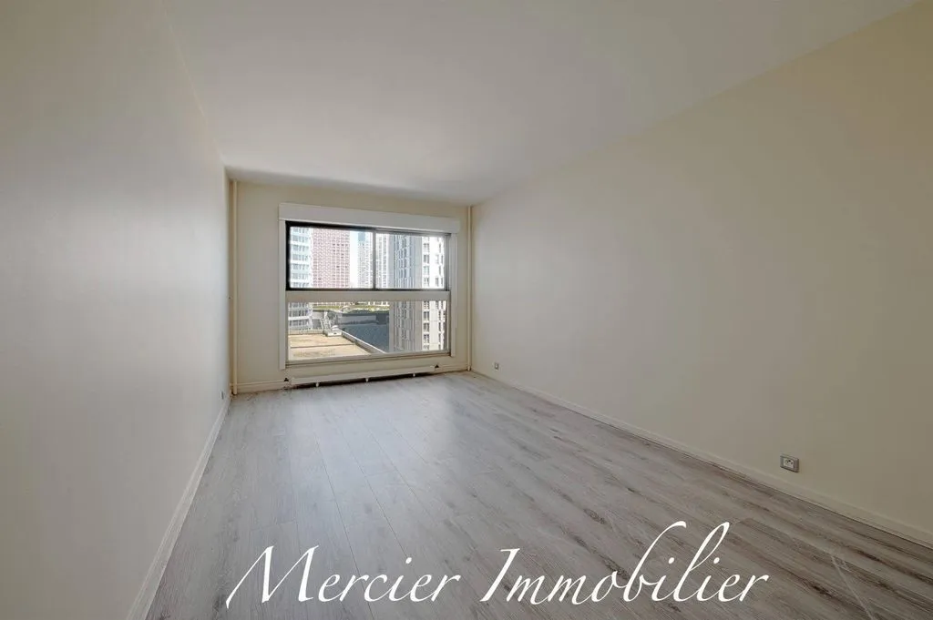 Pièces - Appartement d'Angle avec Vue Panoramique sur Seine à Paris