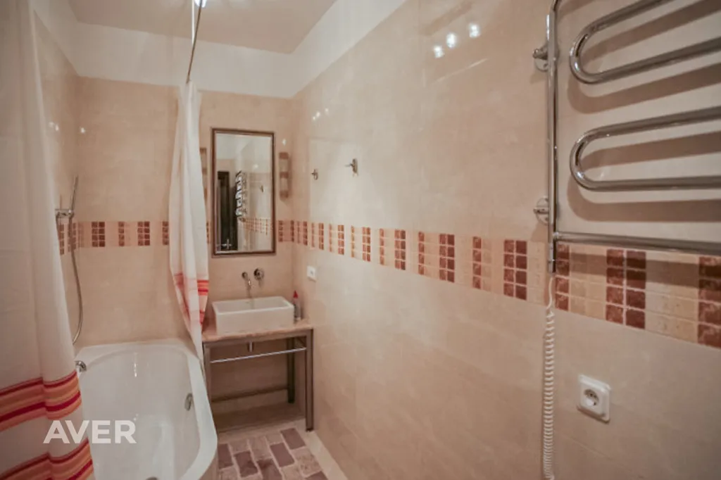 Salles de bain - 4-Bedroom Apartment with Historical Features in Old Riga