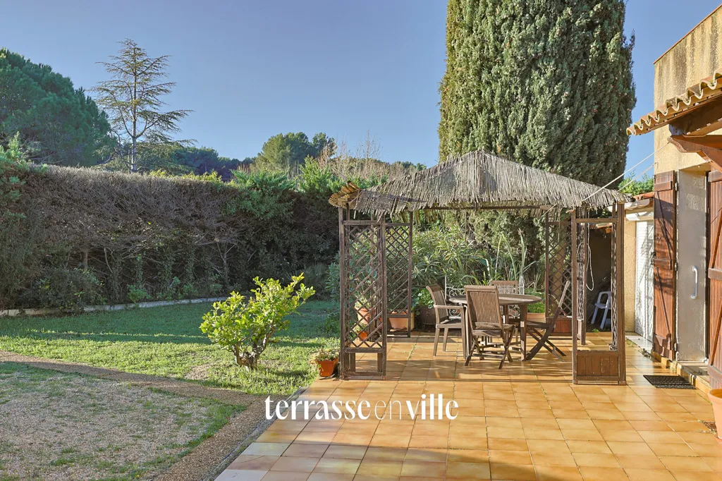 Terrasse - Maison Familiale avec Jardin à Saint-Cyr-sur-Mer