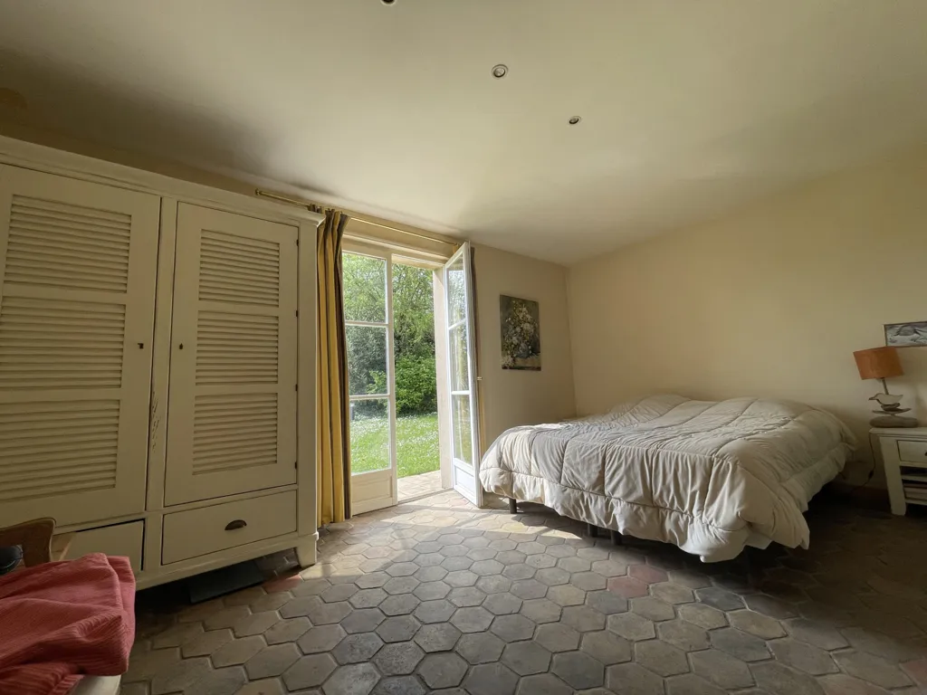 Chambres - Maison Traditionnelle avec Piscine à Pierrefonds