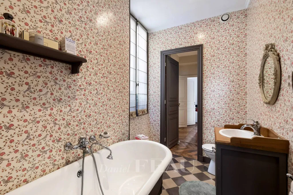 Vannitoad - Elegant 2/3 Bed Apartment in Saint-Germain-des-Prés