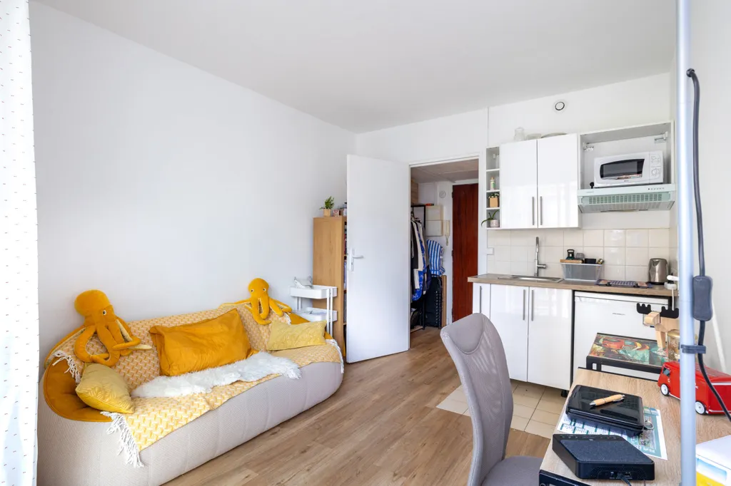 Wohnzimmer - Bright Studio with South-East View in Puteaux