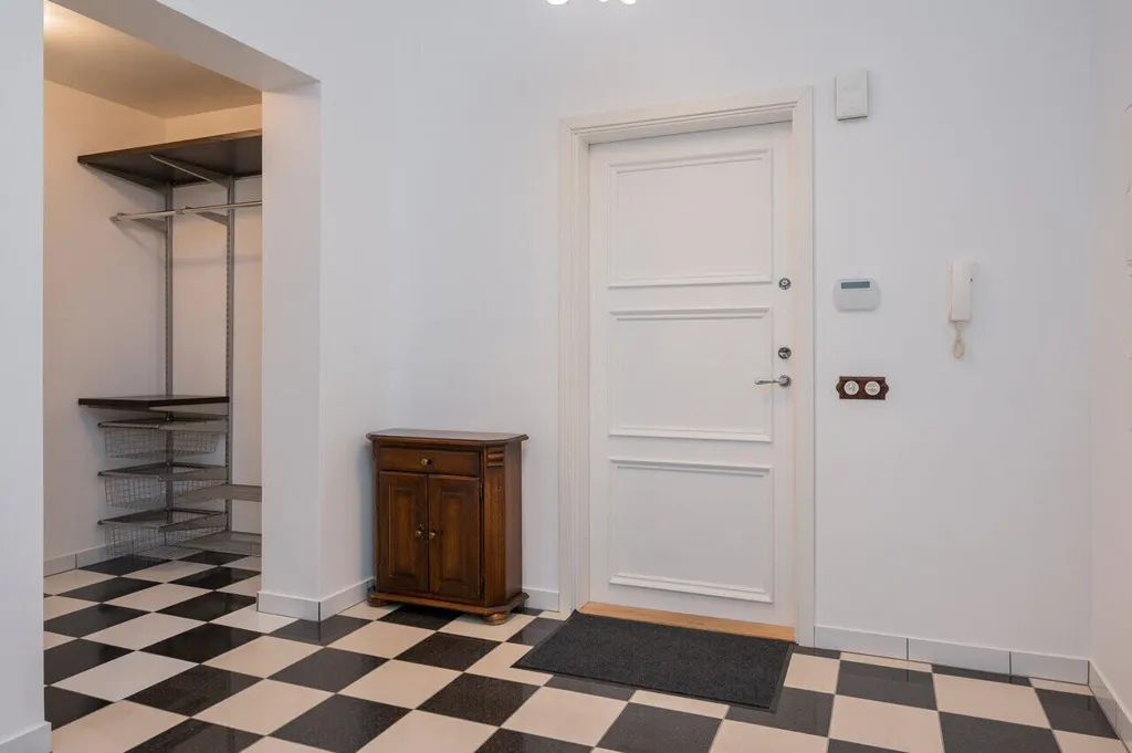 hallway_entrance