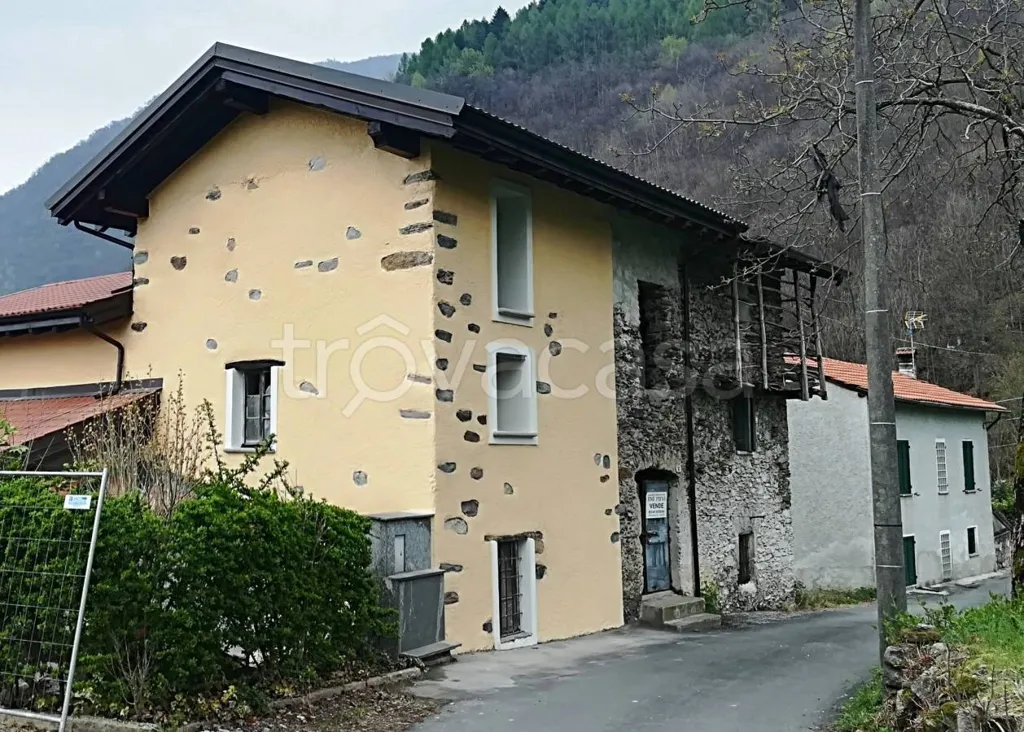 Extérieur - Rustic Property with Balcony in Colico