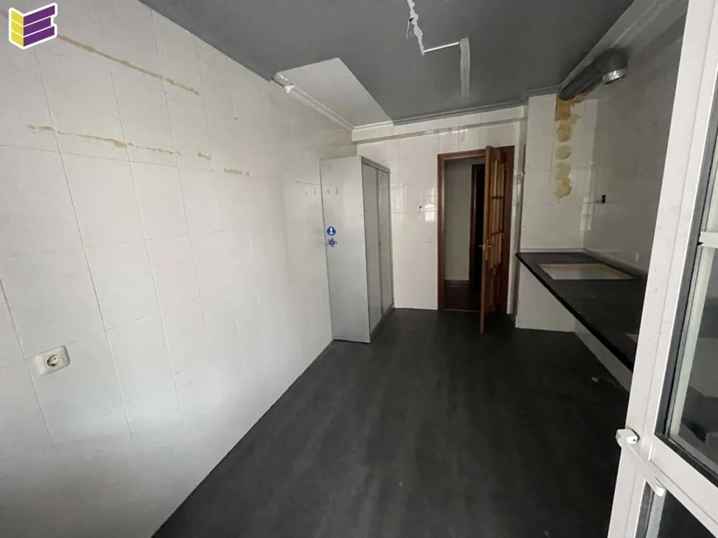 Pièces - Apartment with Large Windows in Vigo