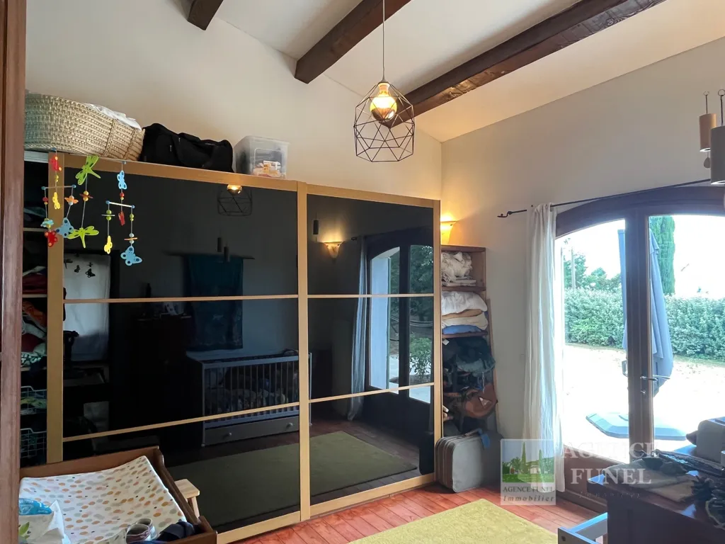 Chambres - Maison avec Couloir de Nage à Saint-Cezaire-sur-Siagne