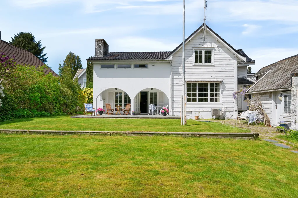 Aed - Detached House with Double Garage in Ganddal
