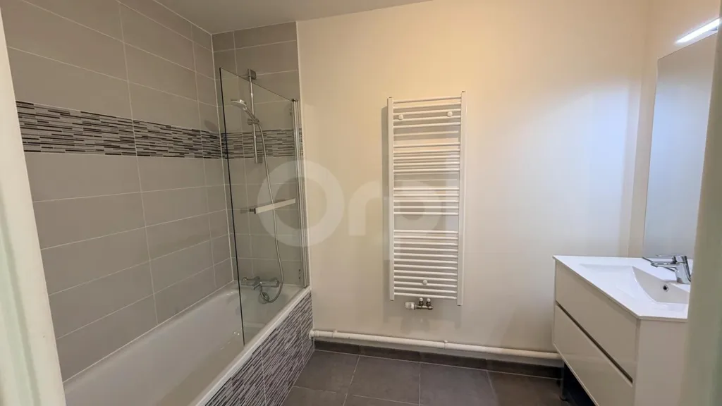 Vannitoad - Modern Flat with Balcony in Vernouillet
