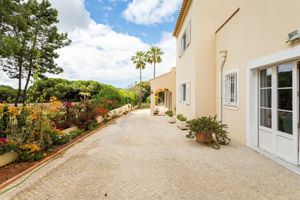 Exterior - Detached House with Pool in Loulé, Portugal