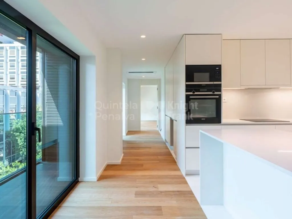 Kitchen - Luxury Flat with Balcony in Avenidas Novas