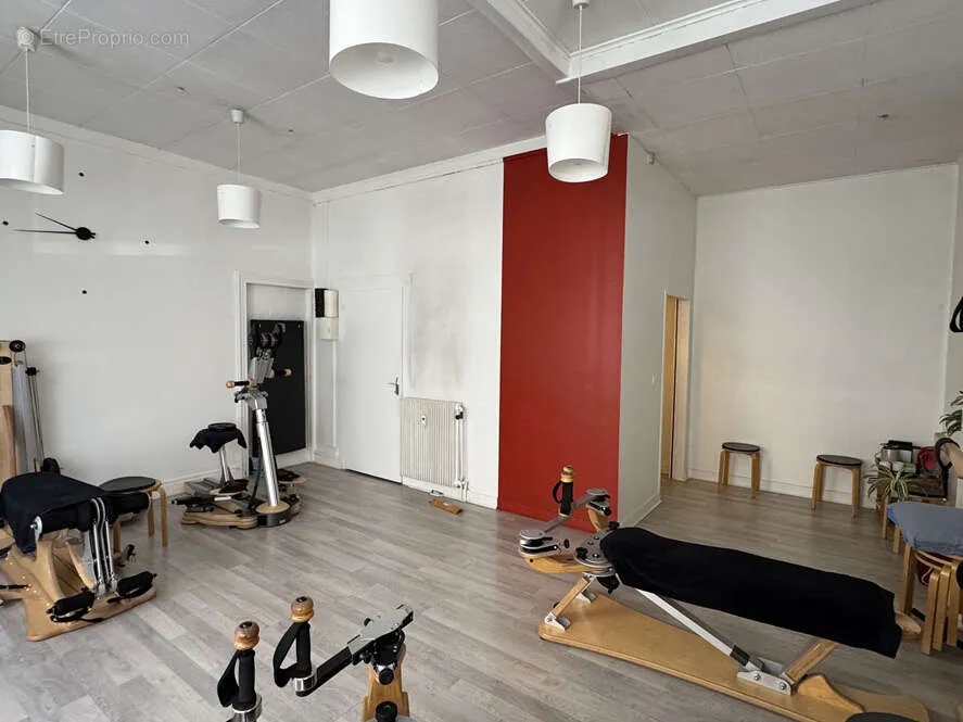 Rooms - Commercial Space with Street Frontage in Ainay