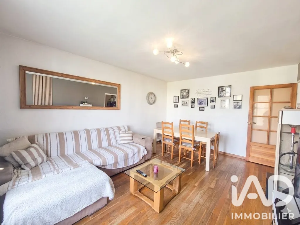 Séjour - Appartement avec Balcon dans Résidence Fermée à Brou-sur-Chantereine