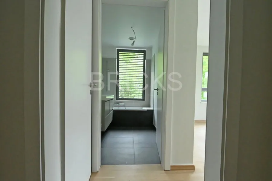 Esik - Luxury Apartment with Balcony in Dommeldange