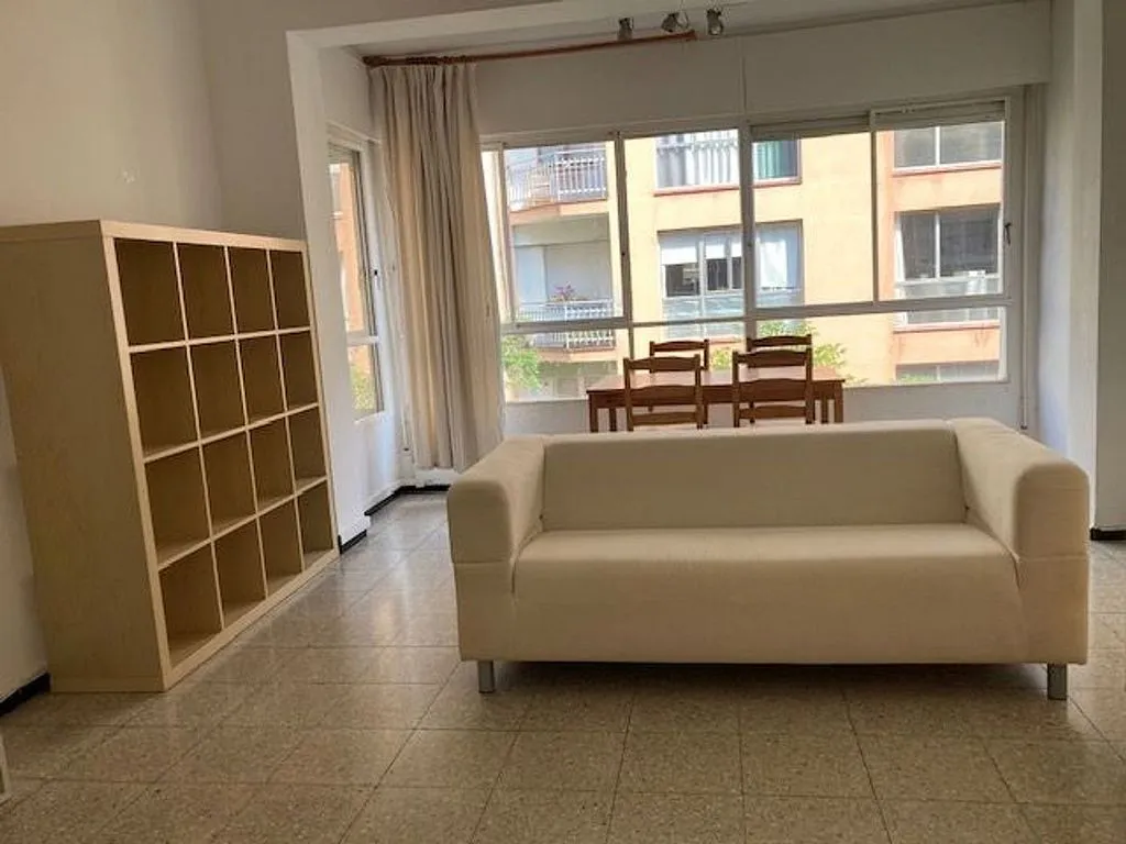 Elutuba - Apartment with Balcony in Eixample Nord