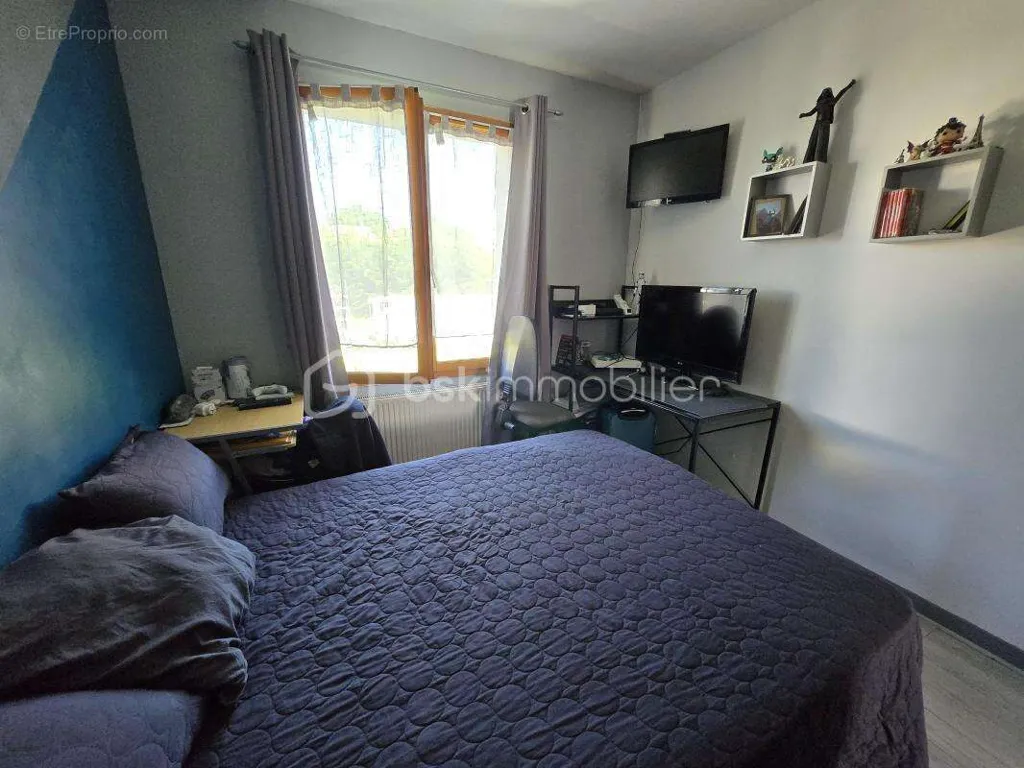 Magamistoad - Single-Storey House with Terrace in Cuffy